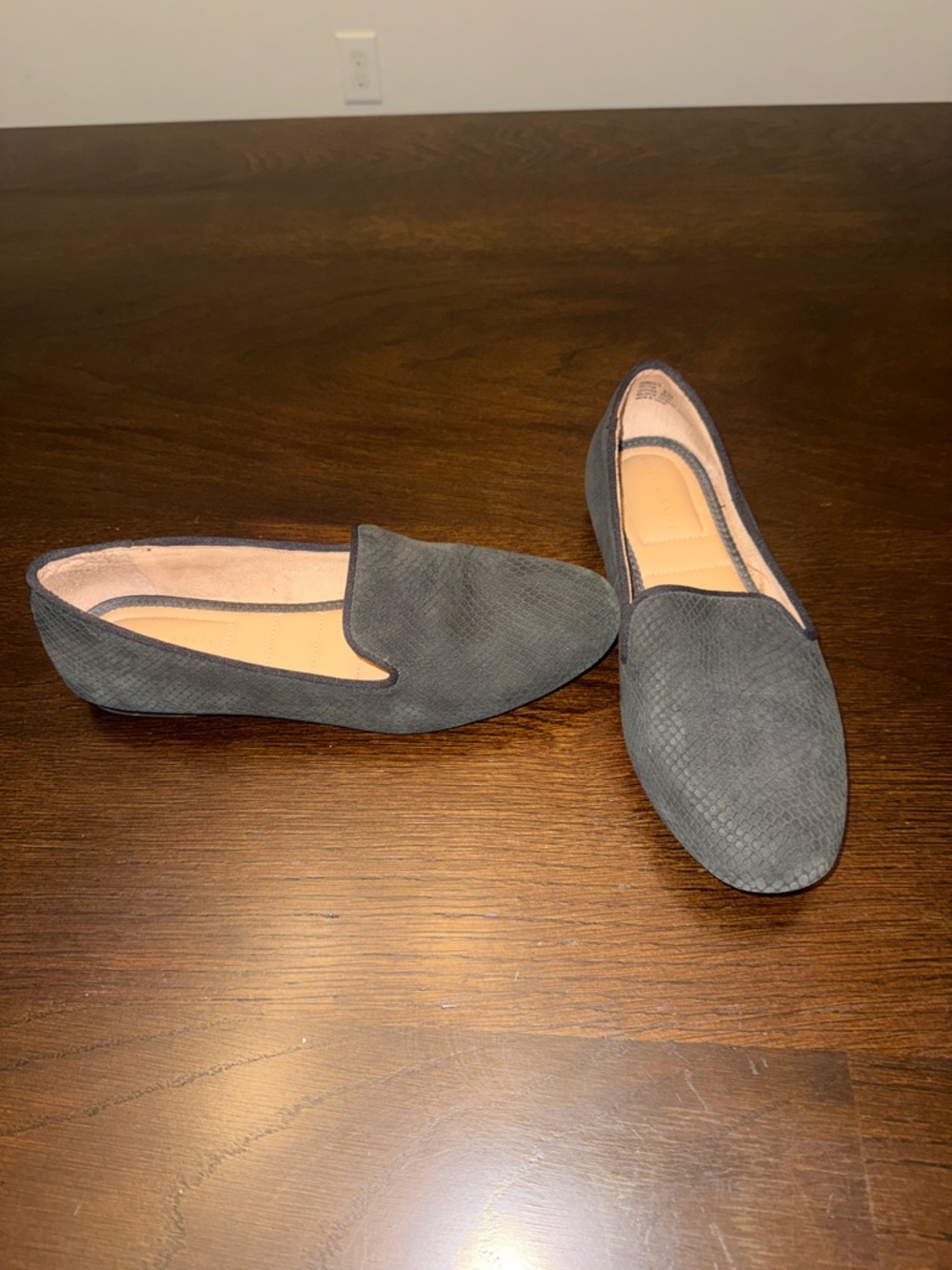 Women’s black Slip-On Loafers - Comfortable Everyday Flats